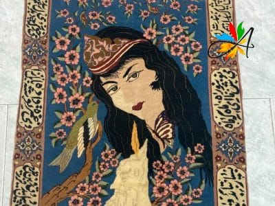 Azerbaijan Tappeti Milano Un tappeto Tappeti Orientali Milano con l'immagine di una donna con un uccello sopra.