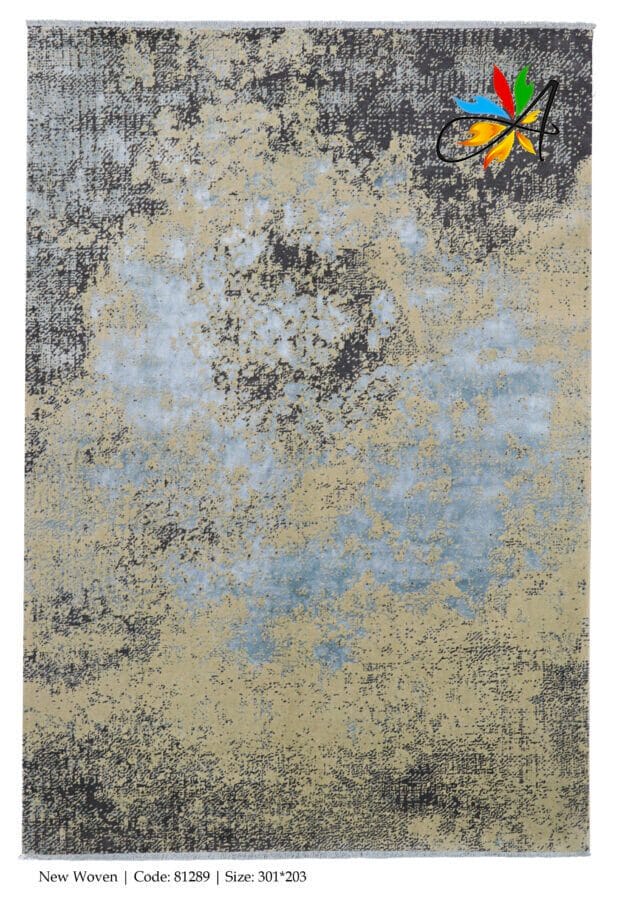 Azerbaijan Tappeti Milano Un tappeto dal design blu e marrone.