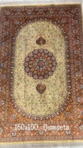 Azerbaijan Tappeti Milano Un tappeto decorato in vendita a Milano.